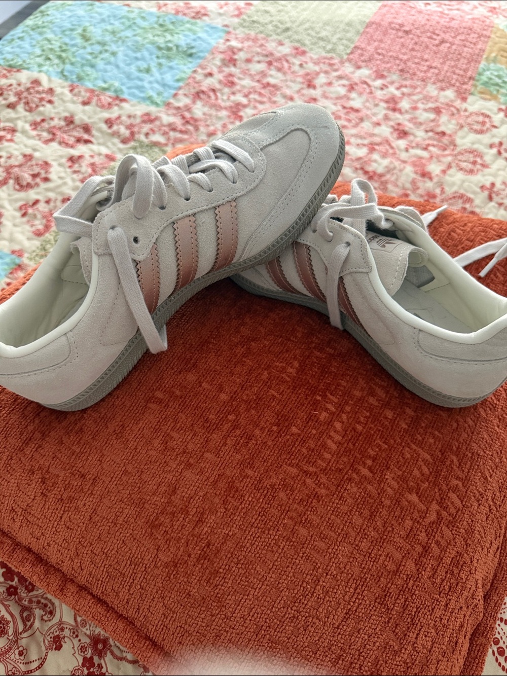 Women's Casual Suede Lace-Up Sneakers in beige and rose gold